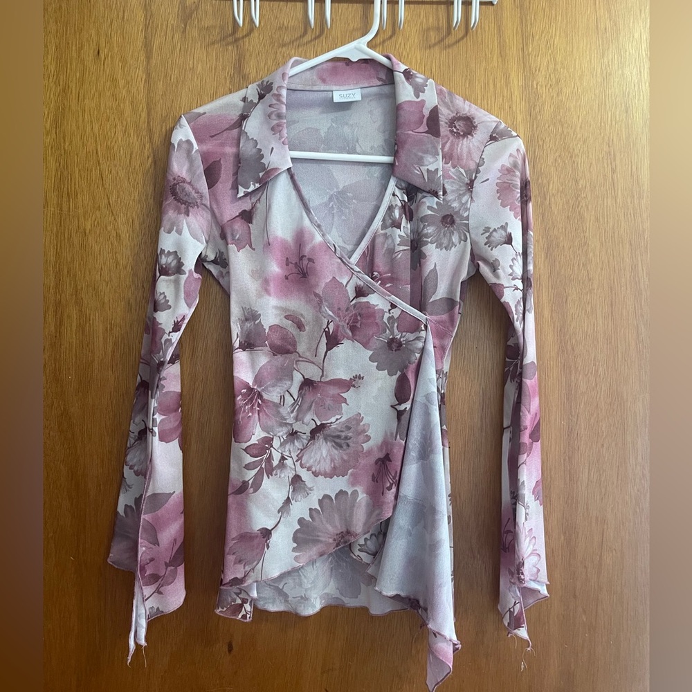 🌹5 for $50🌹Suzy Shier Floral Wrap Blouse in Pink and Cream